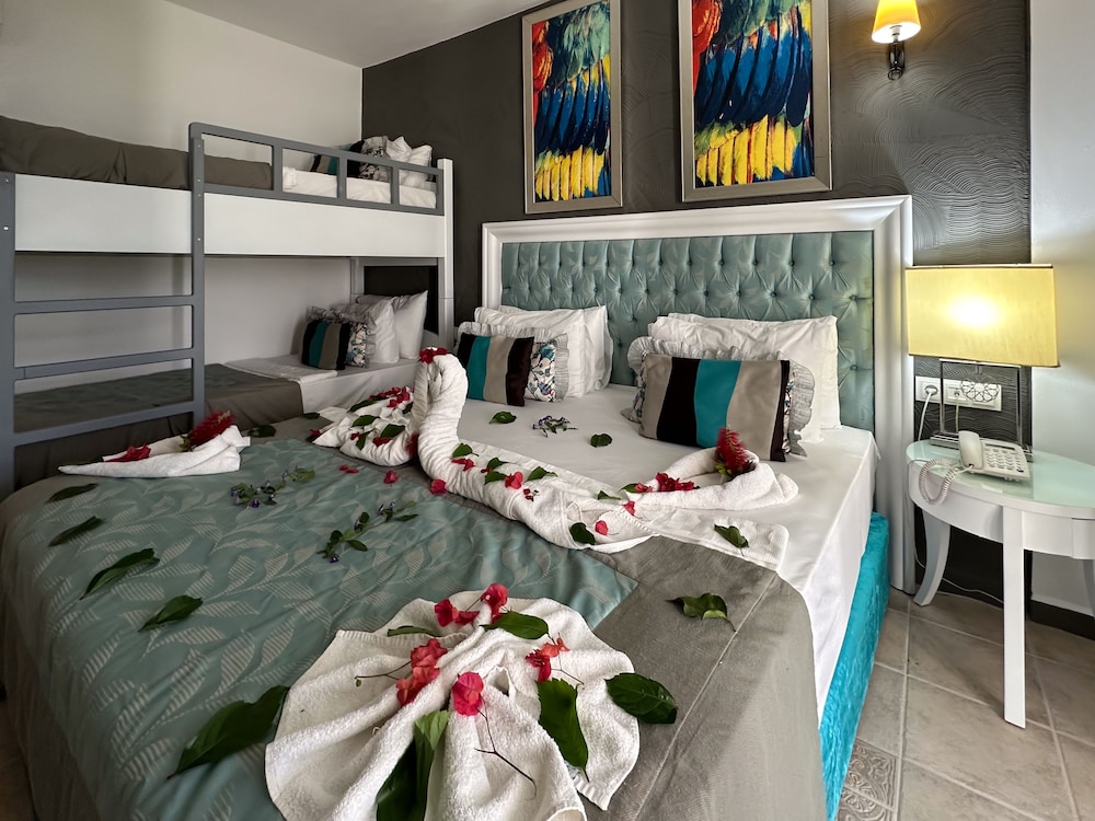 Tiana Beach Resort 82/94