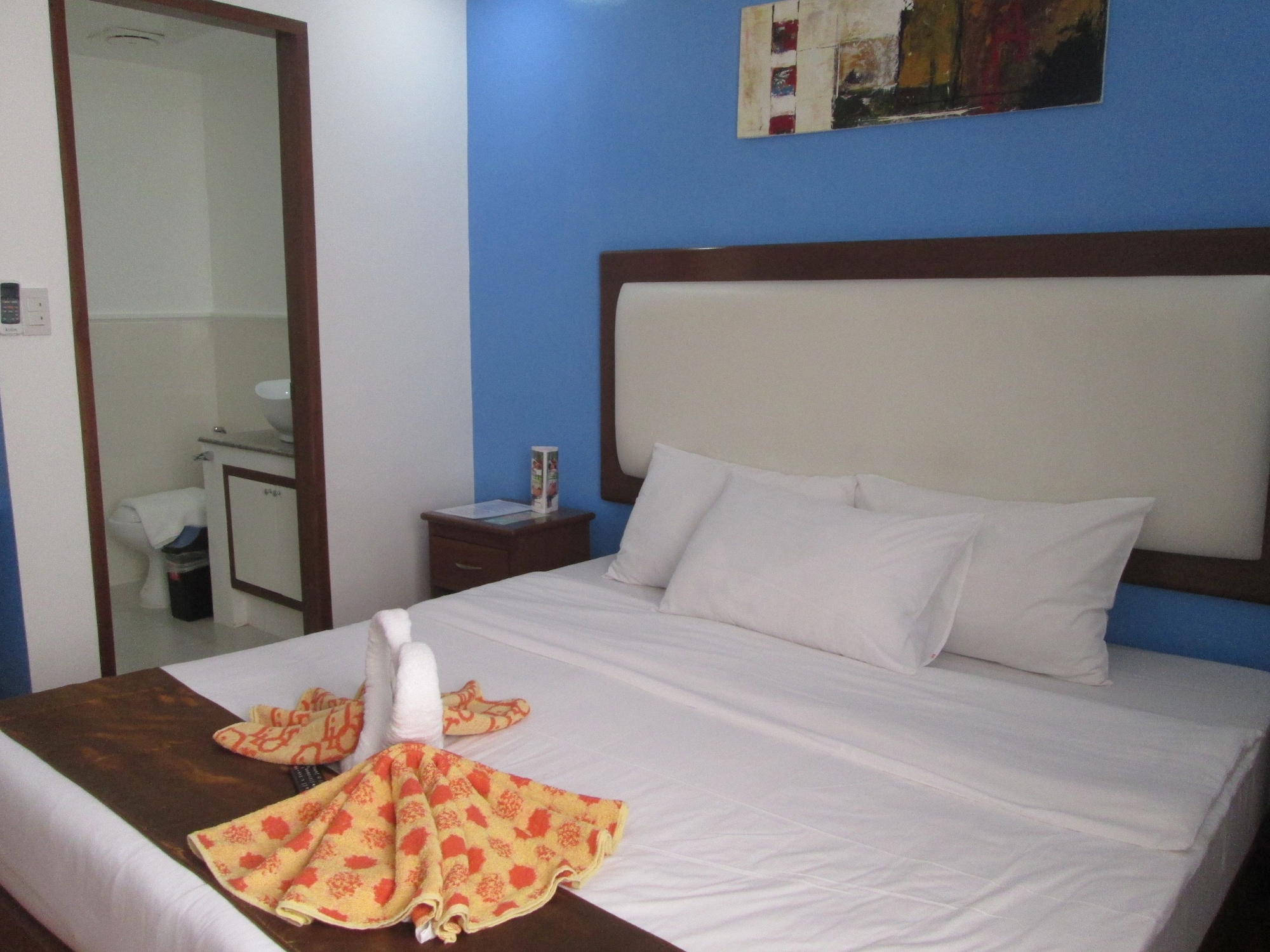 SEMI ROOM, BASIC, QUEEN BED