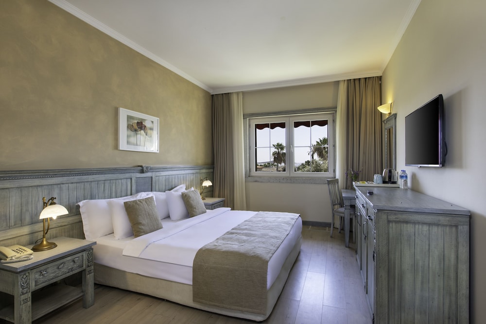Deluxe, Queen Bed, Garden View, Alacati Beach Resort 2/3