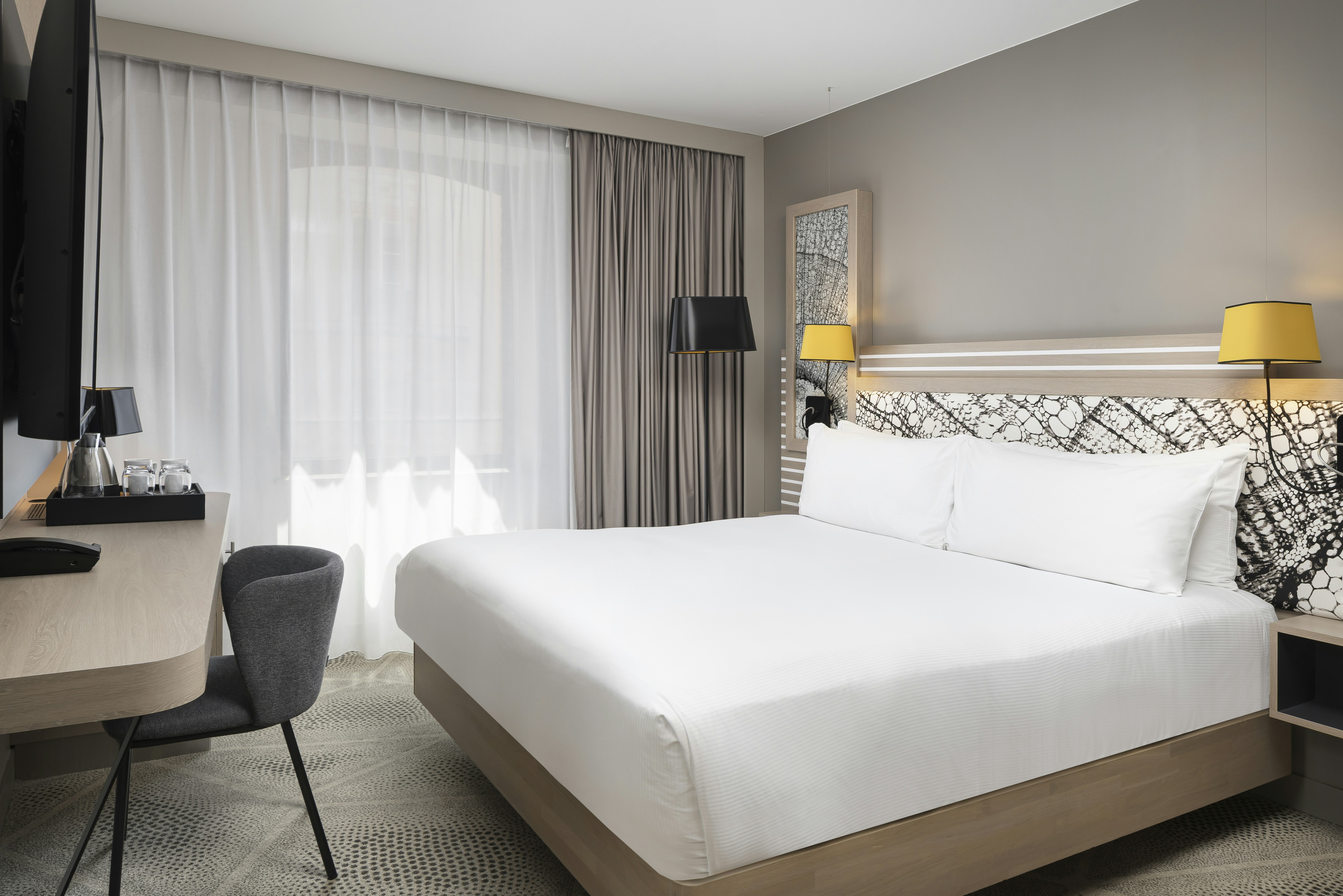 ROOM, QUEEN BED
