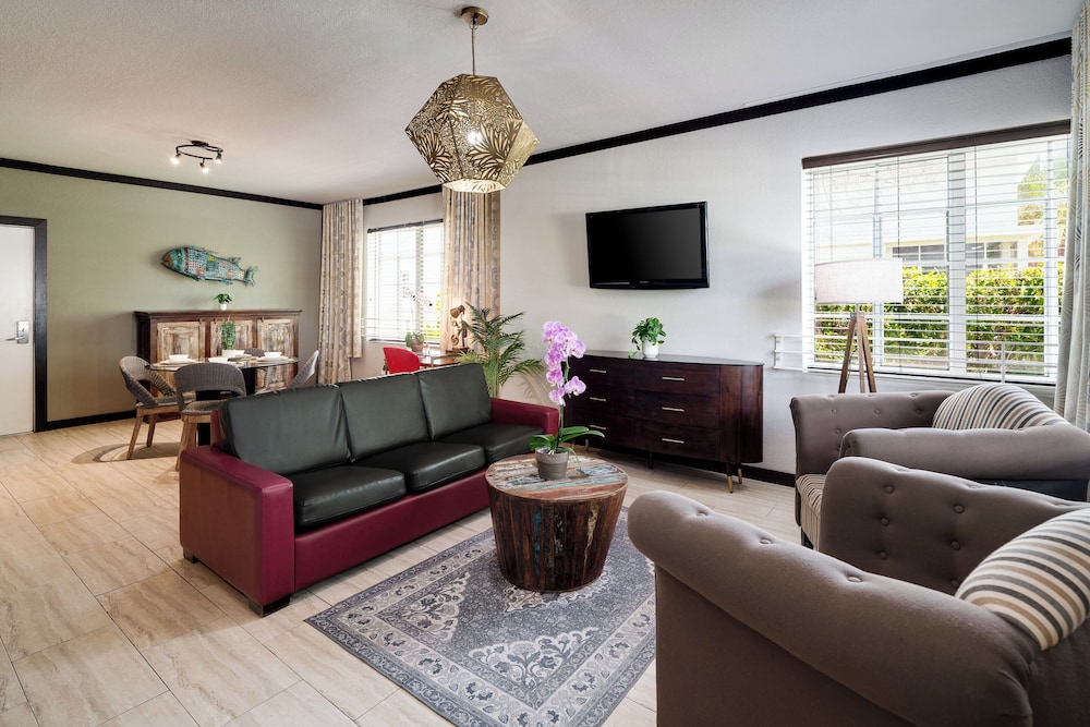 Tradewinds Apartment Hotel 38/65
