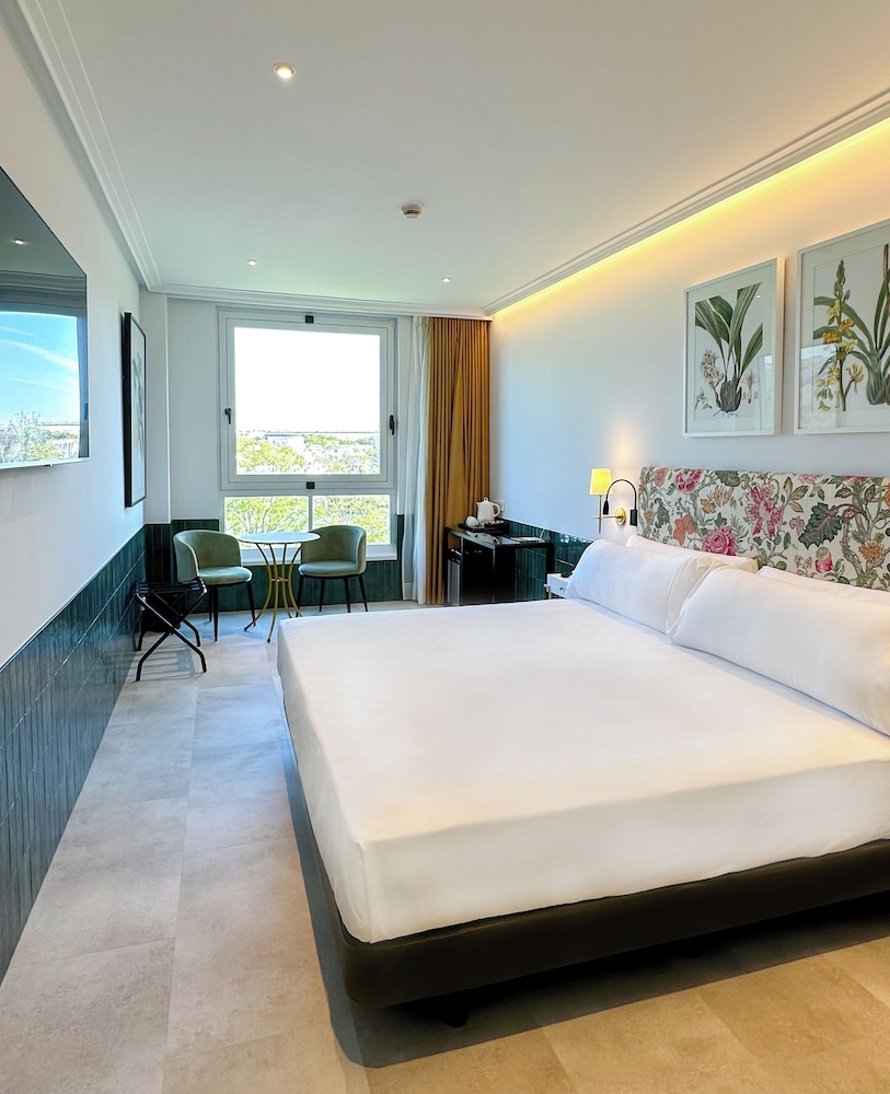 ROOM, TRIPLE