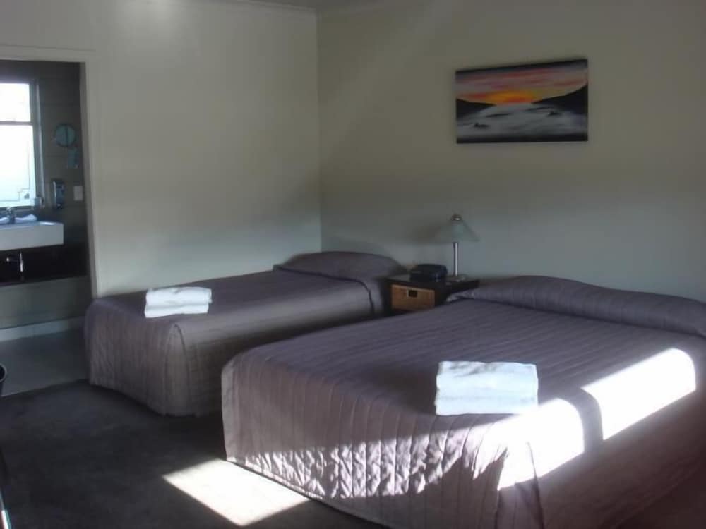 Bristol Motel 15/43