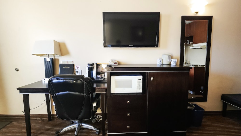 Travelodge by Wyndham Valleyview AB 37/51