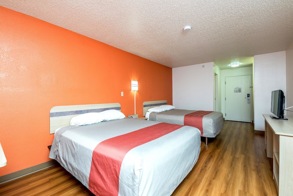 Motel6 Waterloo, IA 15/50