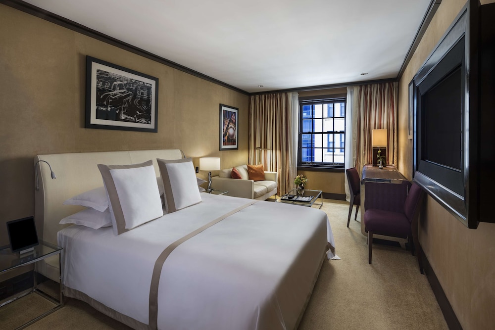 Deluxe, King Bed, Street View