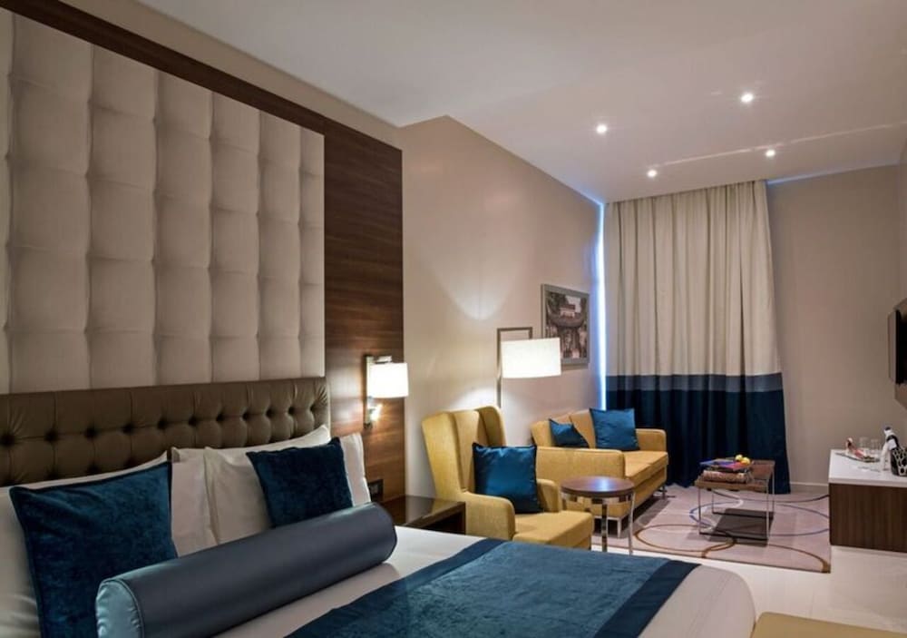 The Envoy Hotel 36/50