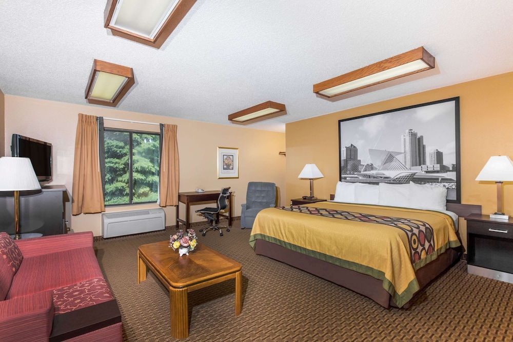 Super 8 By Wyndham Sun Prairie/Madison E 7/28