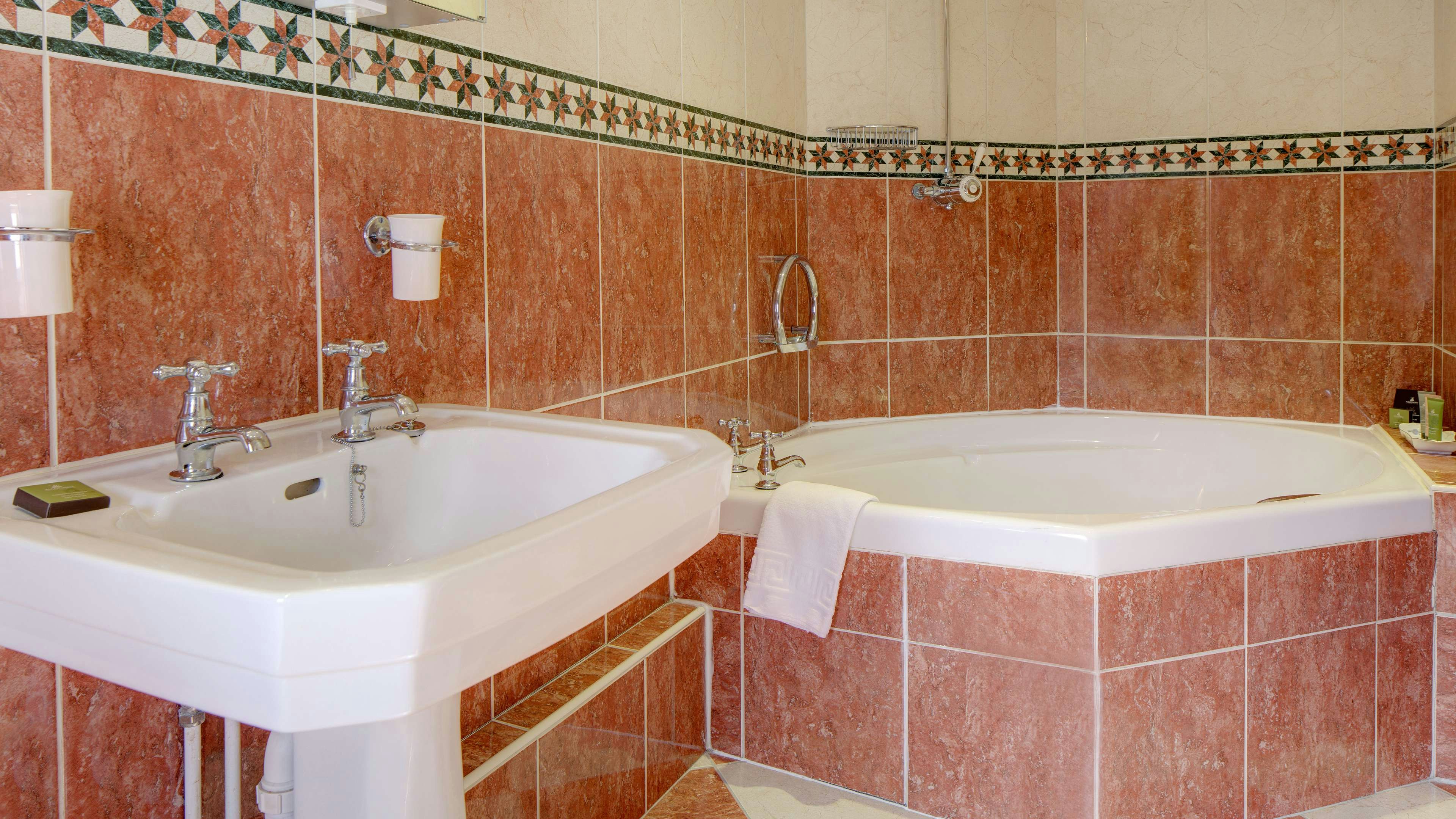 NAILCOTE HALL HOTEL AND GOLF CLUB 76/80