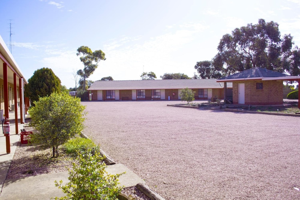 KADINA GATEWAY MOTOR INN 40/45