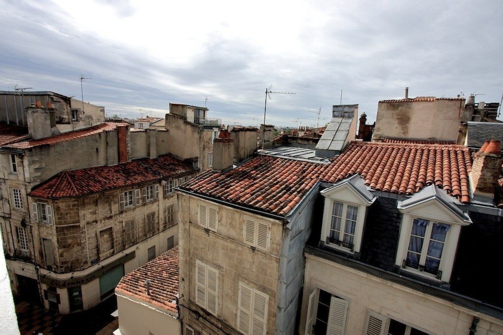 HOTEL HENRI IV 3/69