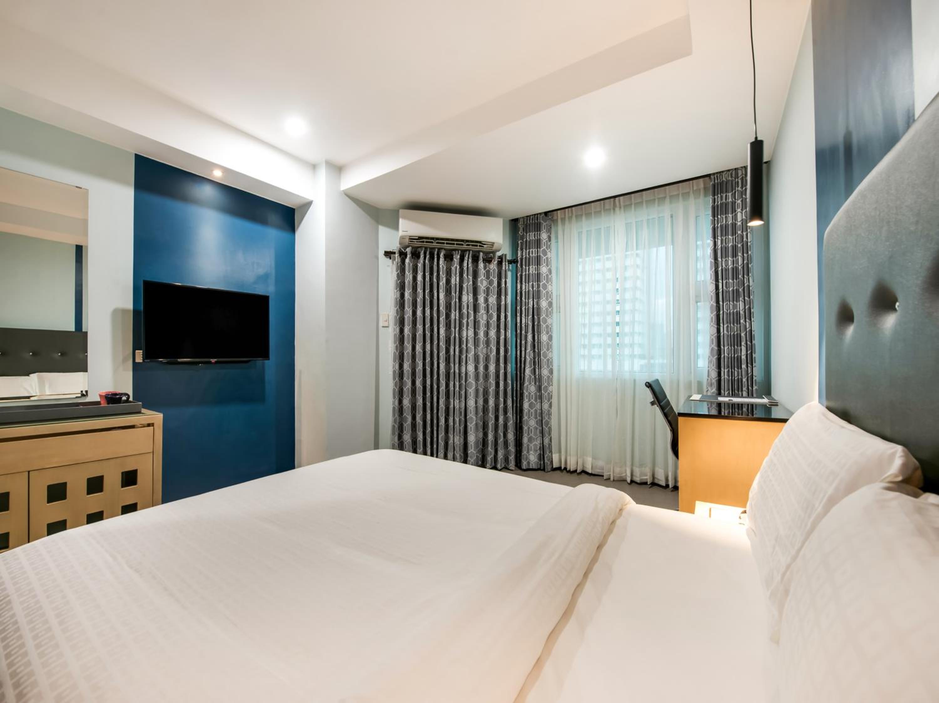 DELUXE, DOUBLE BED