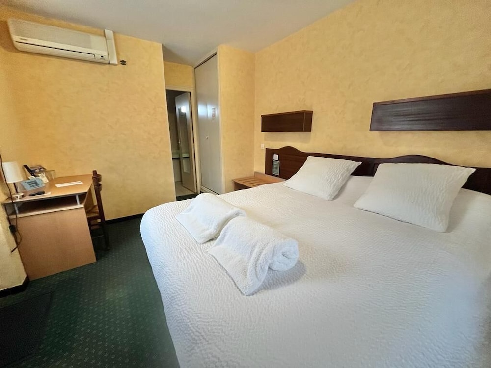 Logis Hotel Sully Le Château 10/49