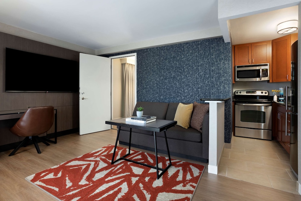 Hyatt Regency San Antonio Riverwalk 50/83