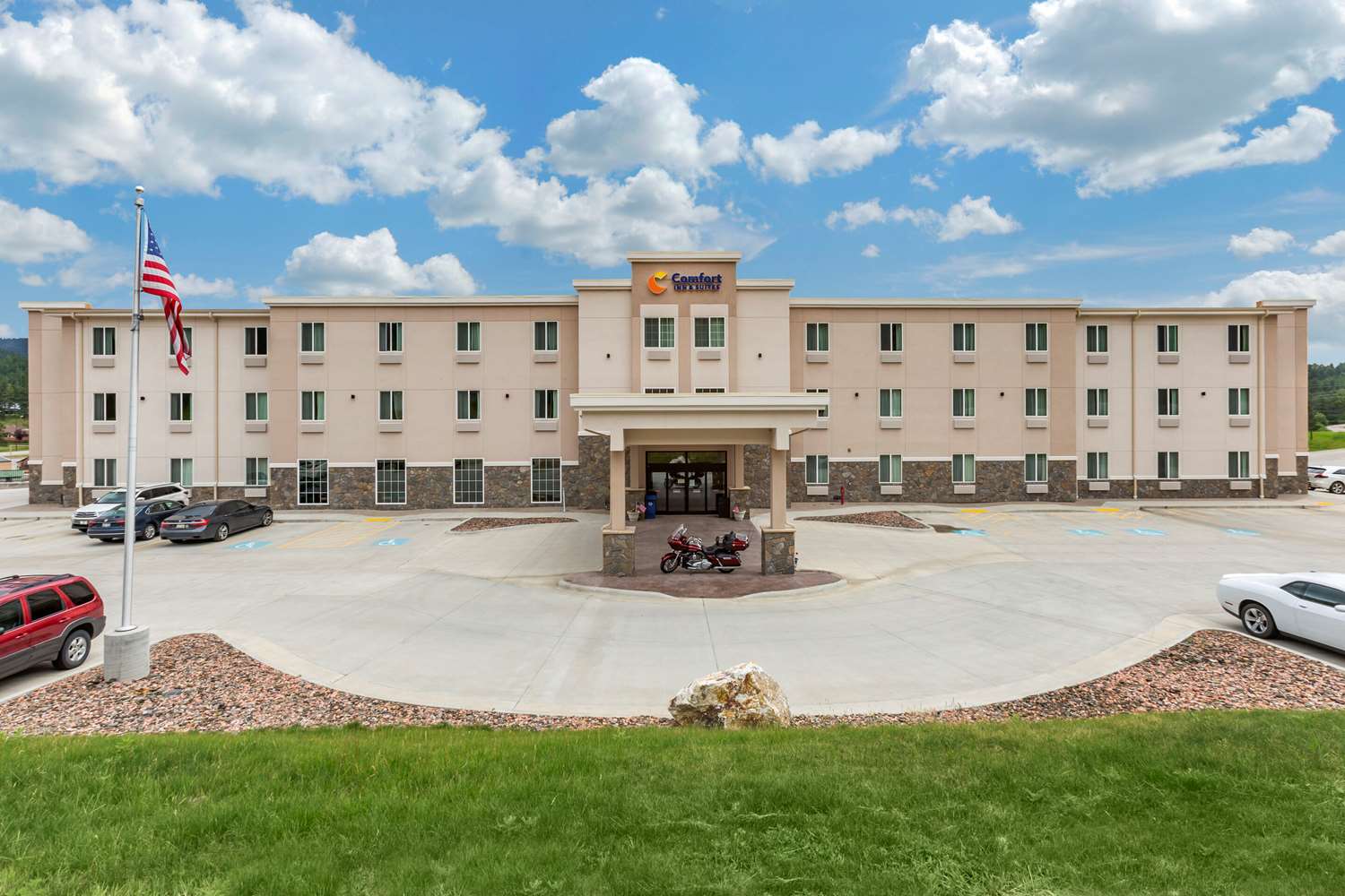 COMFORT INN & SUITES NEAR MT. RUSHMORE 2/34