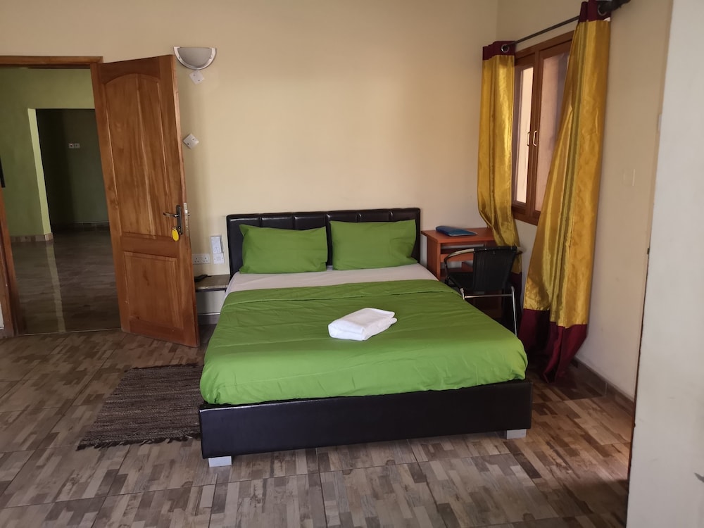 The Golden Apple Guest House 24/74