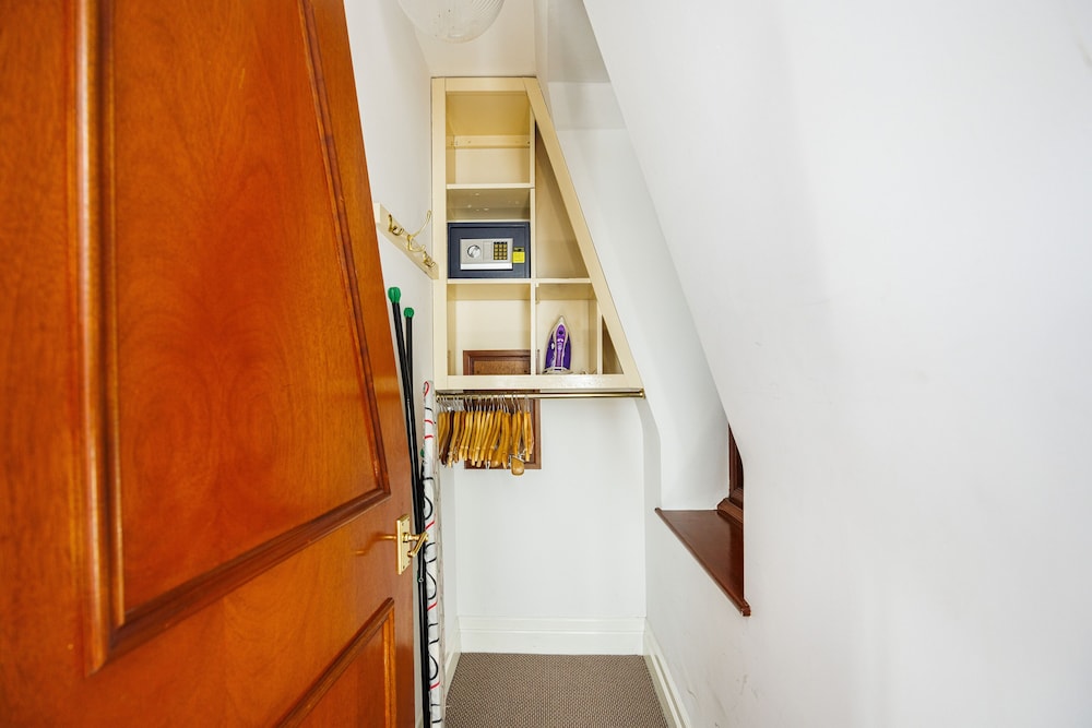 Carlton Court 16/50