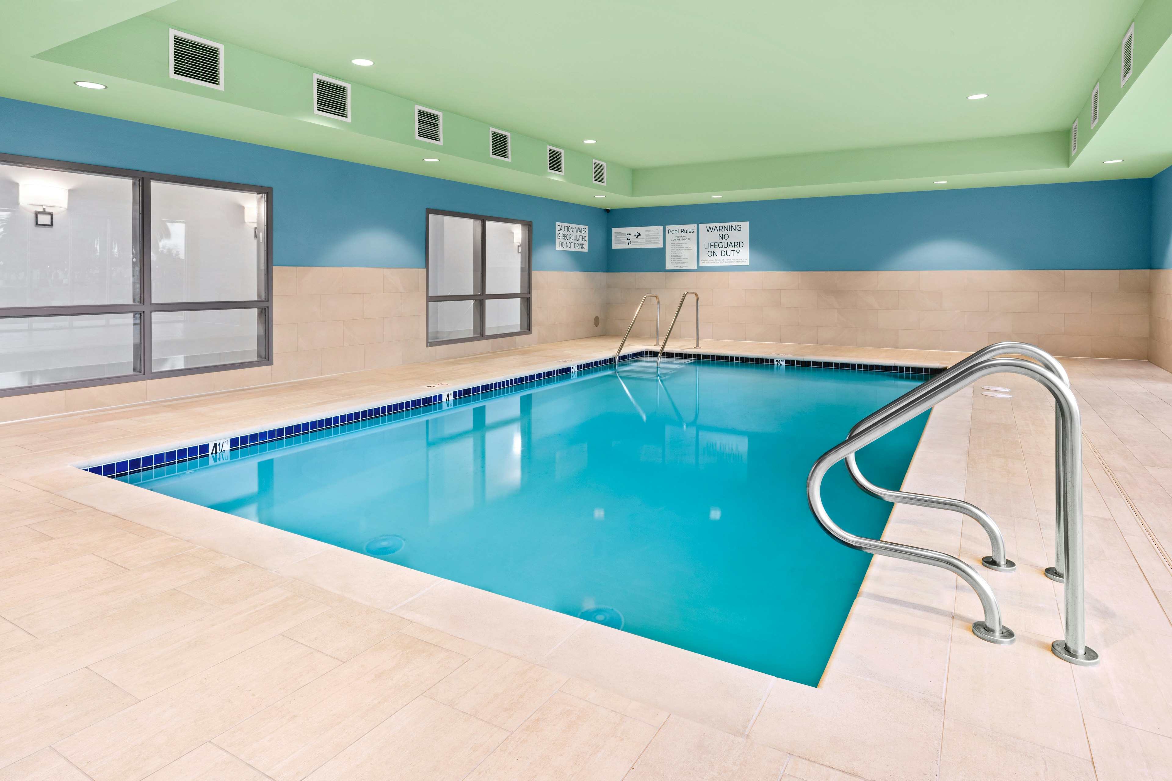 Holiday Inn Express & Suites Suisun City 30/70