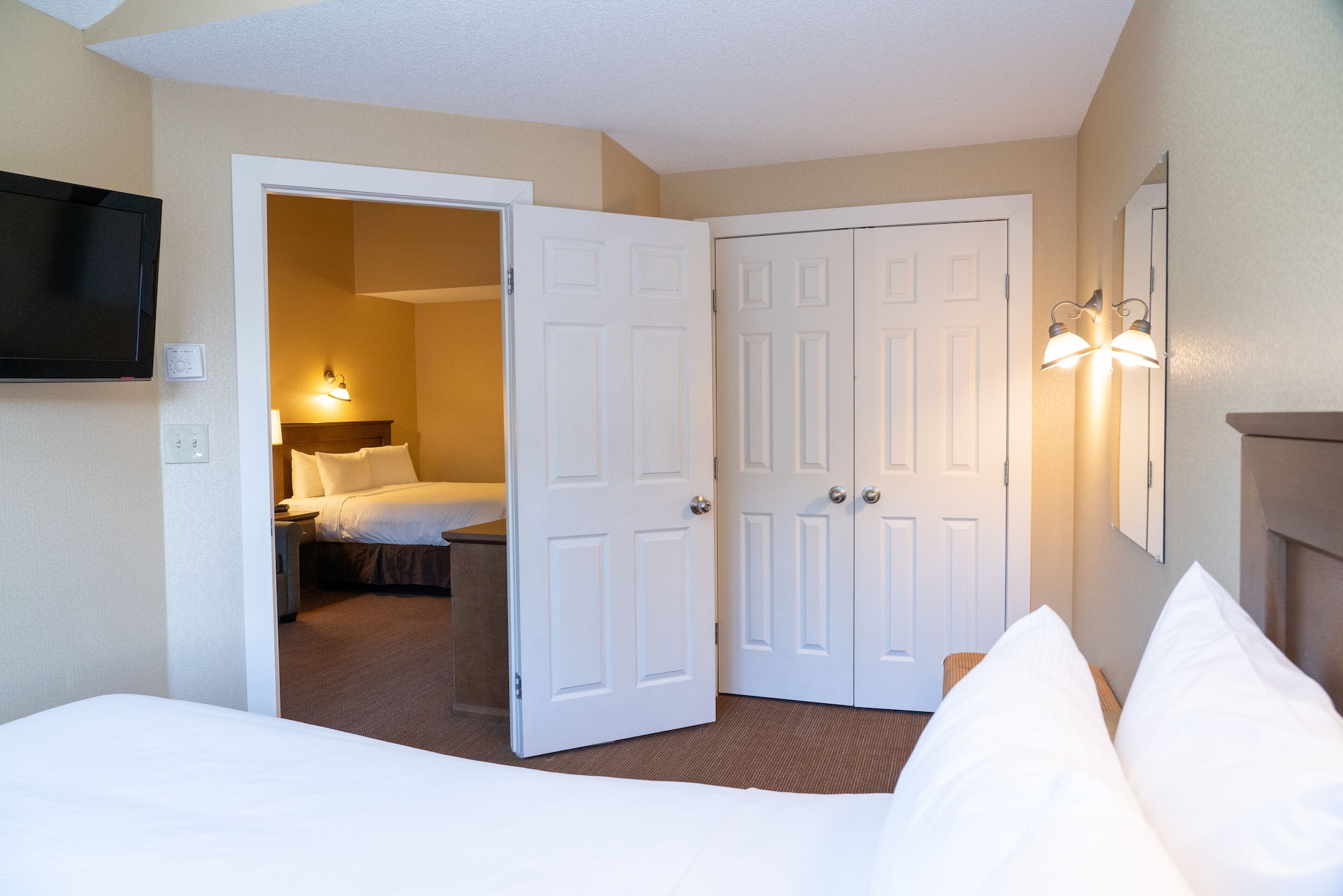 2 BEDROOMS, SUPERIOR, SUITE
