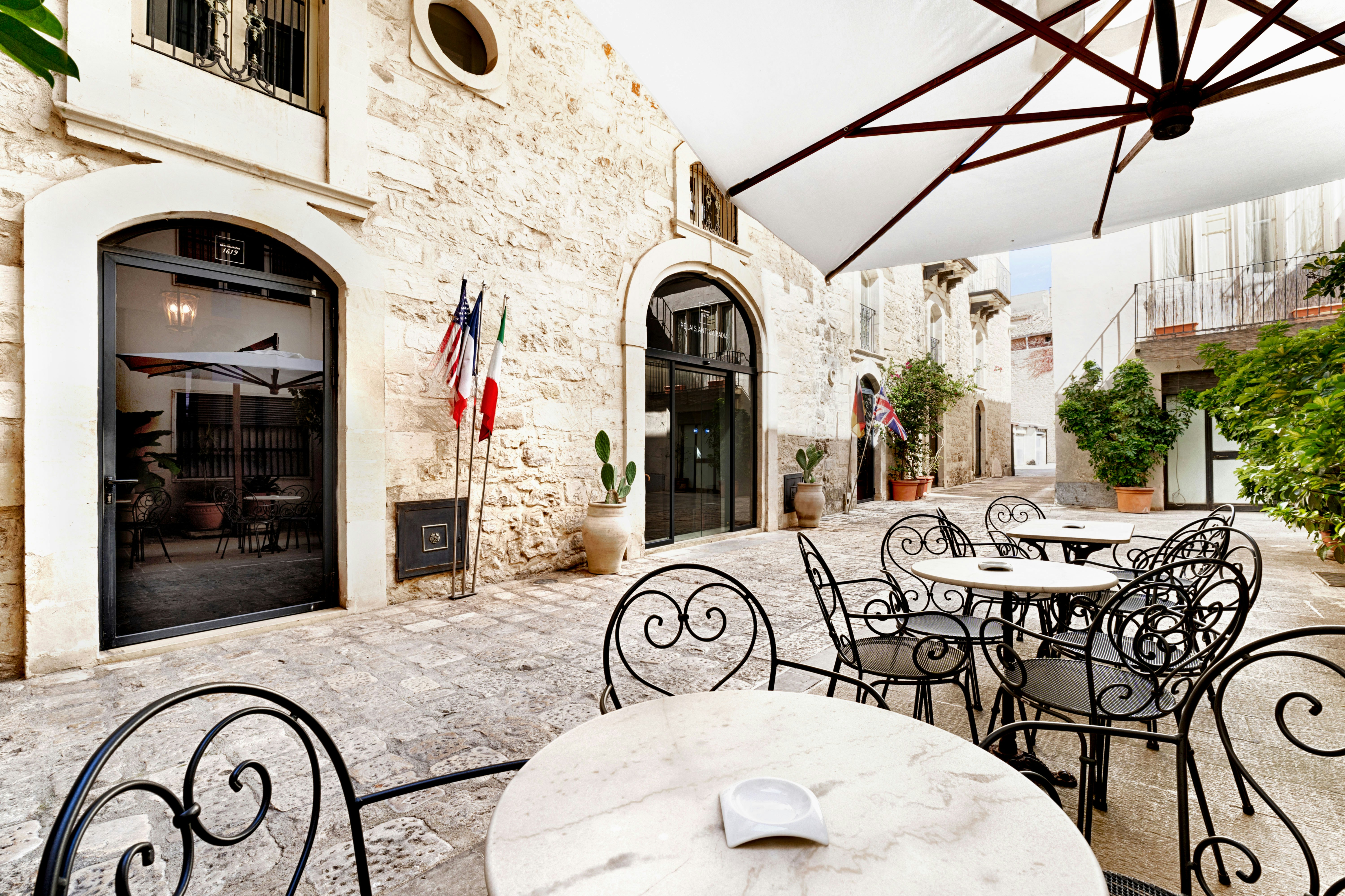 Antica Badia Relais 67/79