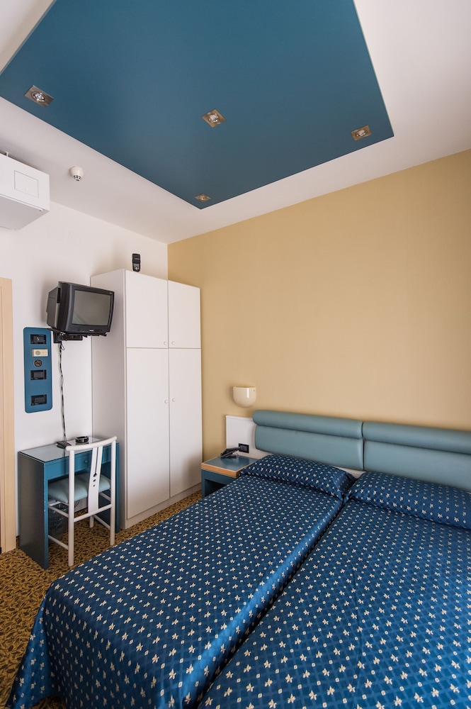 Christian Hotel 15/33