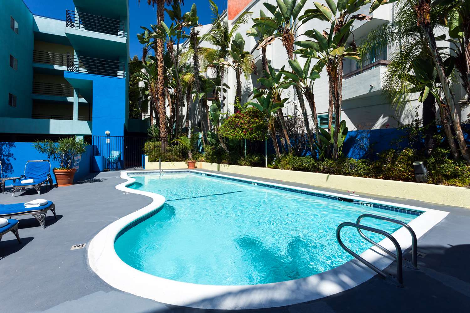 Ramada Plaza By Wyndham West Hollywood Hotel & Suites 14/15