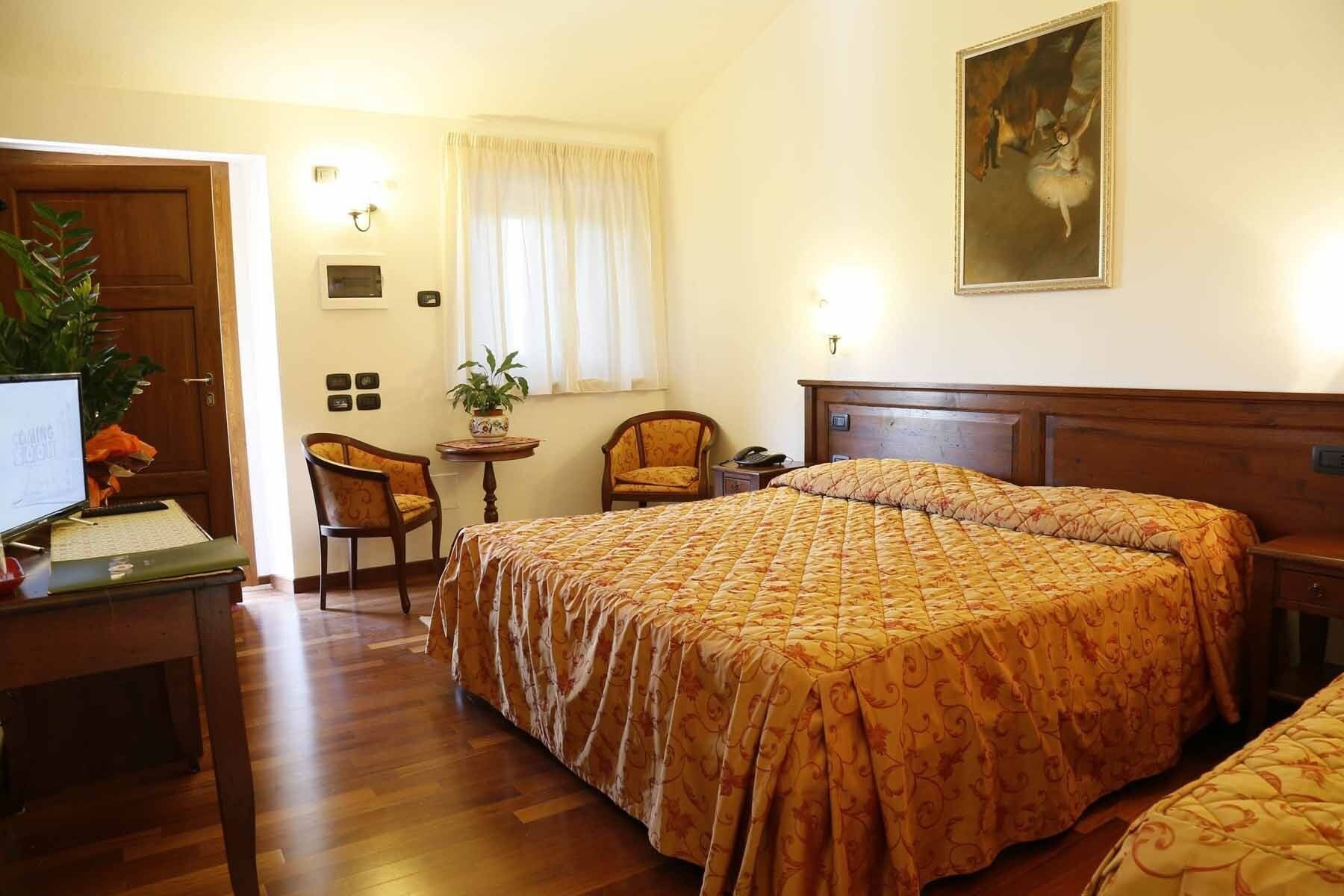 Deluxe, 1 Double and 1 Single Bed, Mountain View