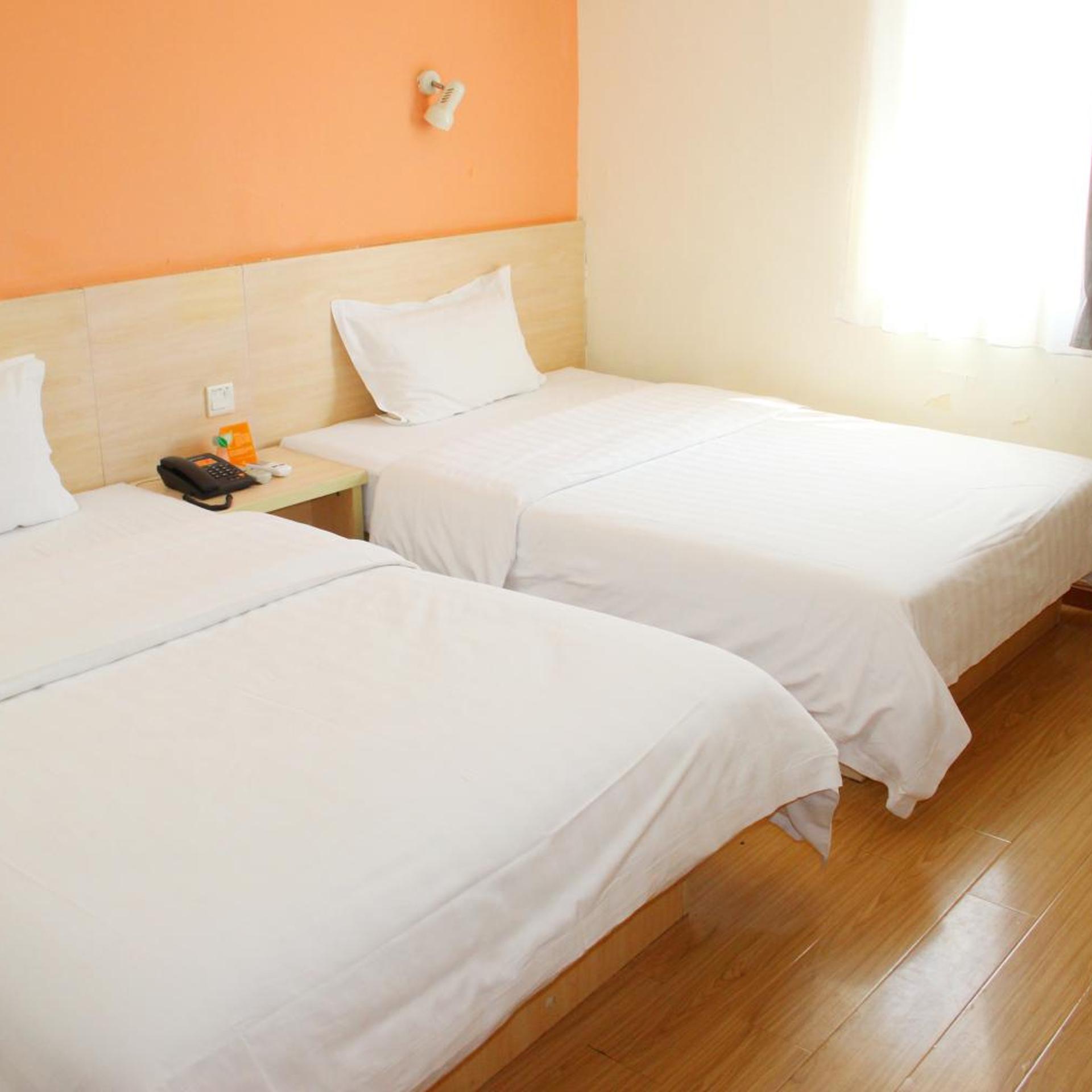 7 Days Inn (Beijing Liujiayao Metro Station) 13/50