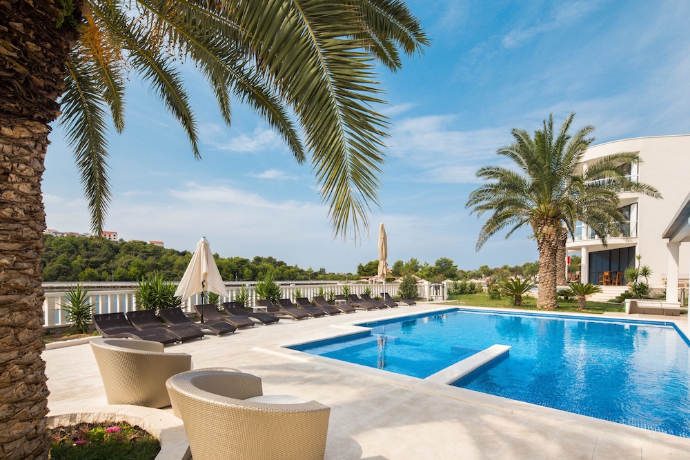 Hotel Perla 38/50