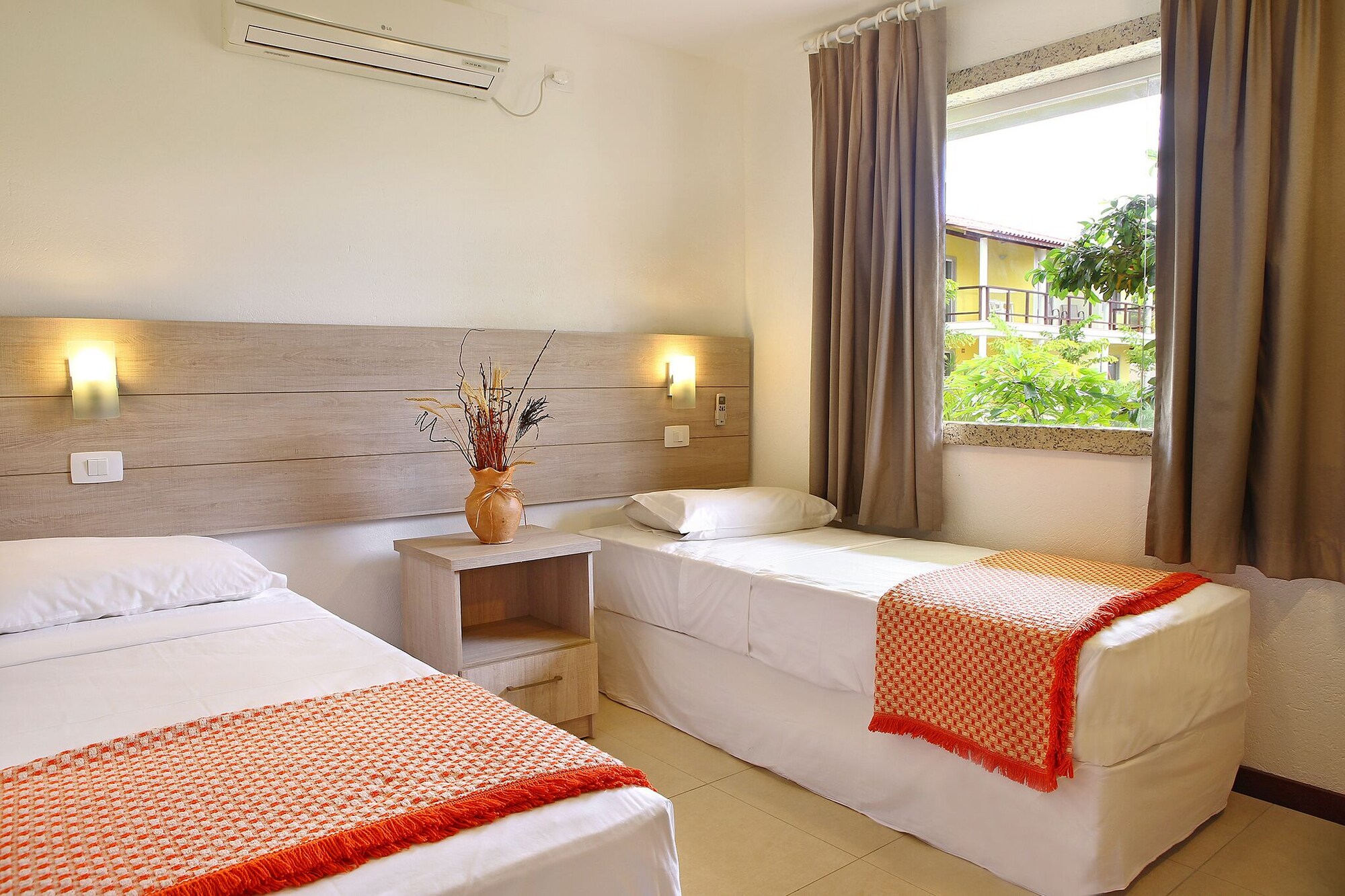 Suite, 1 Double and 4 Single Beds
