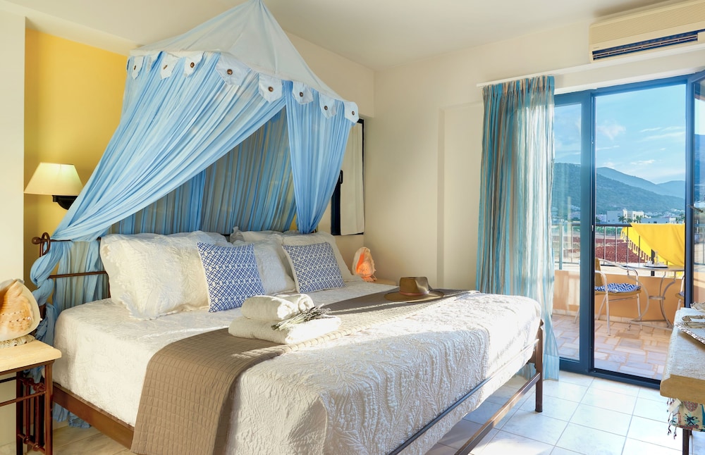 Golden Bay Apartments-Garden Haven 43/87