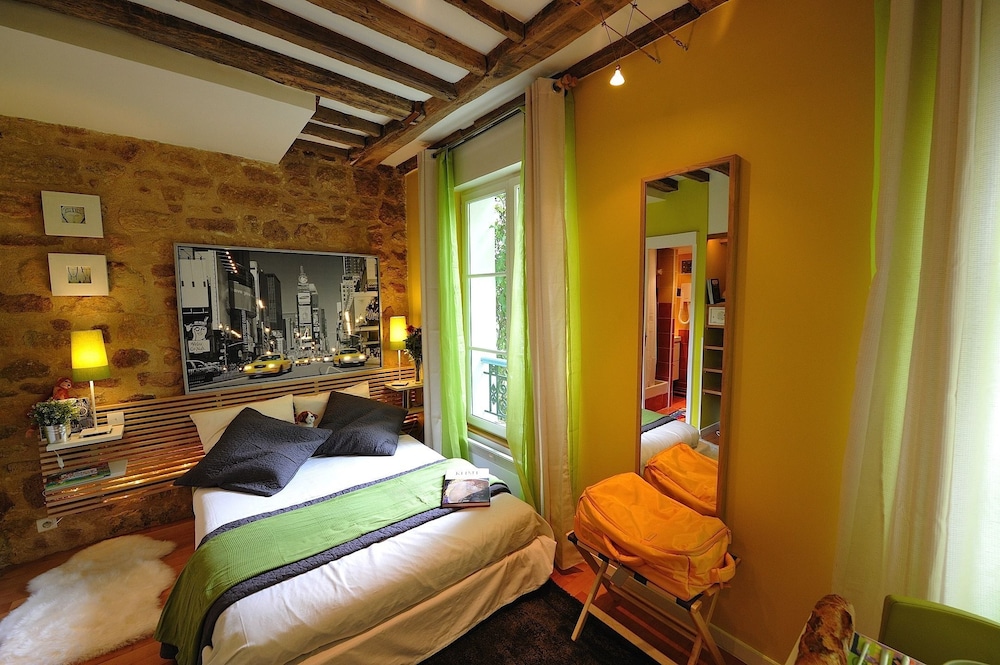 YELLOW, STONE, STUDIO