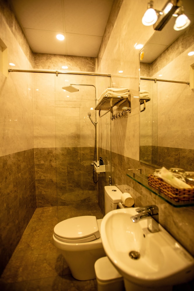 Tea Leaf Hotel 36/39
