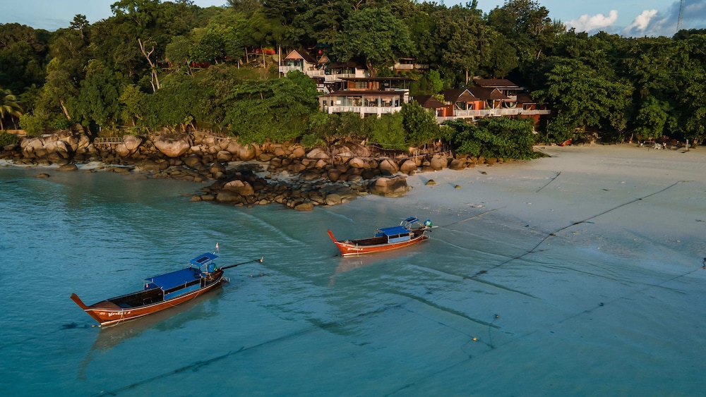Chareena Hill Beach Resort 43/70