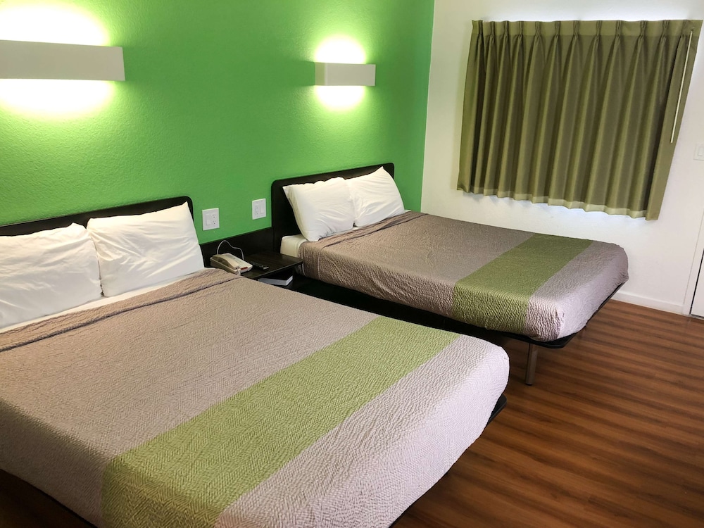 Standard, 2 Queen Beds, Accessible