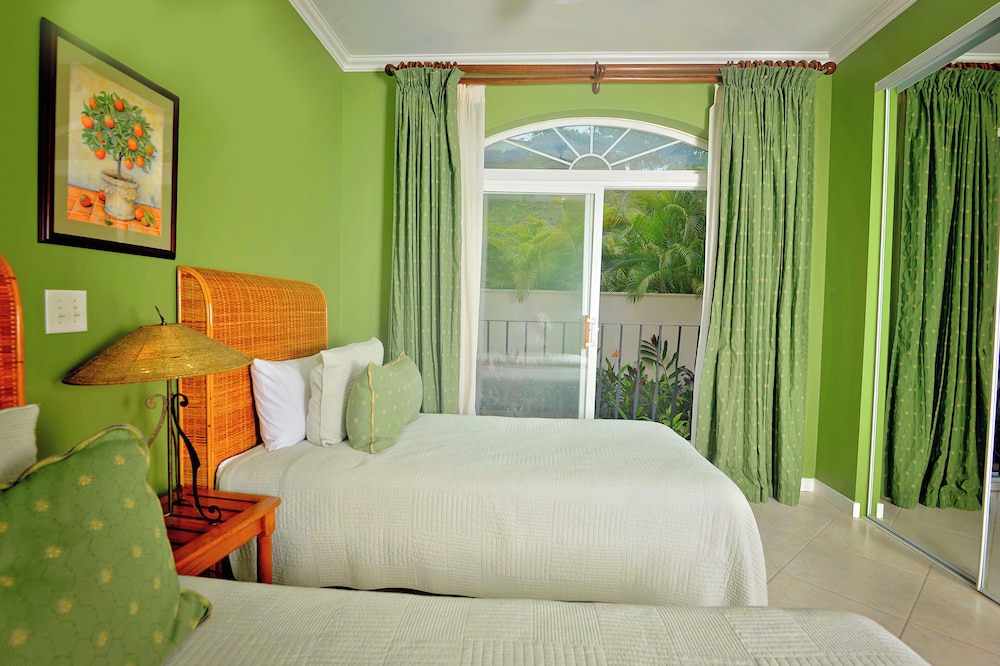 2 BEDROOMS, CONDO, DELUXE