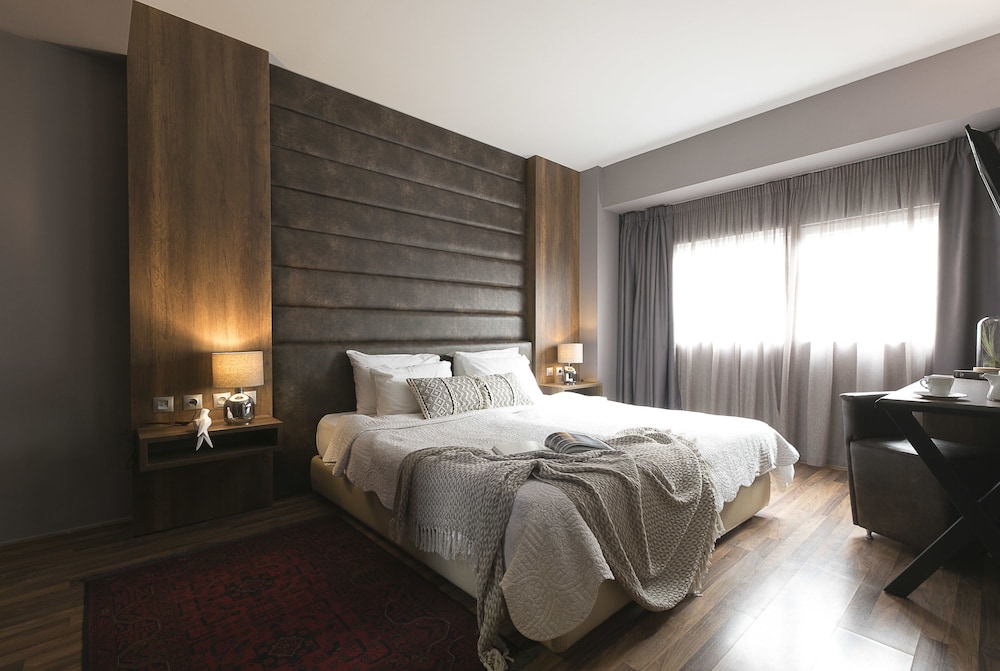 EXECUTIVE, QUEEN BED