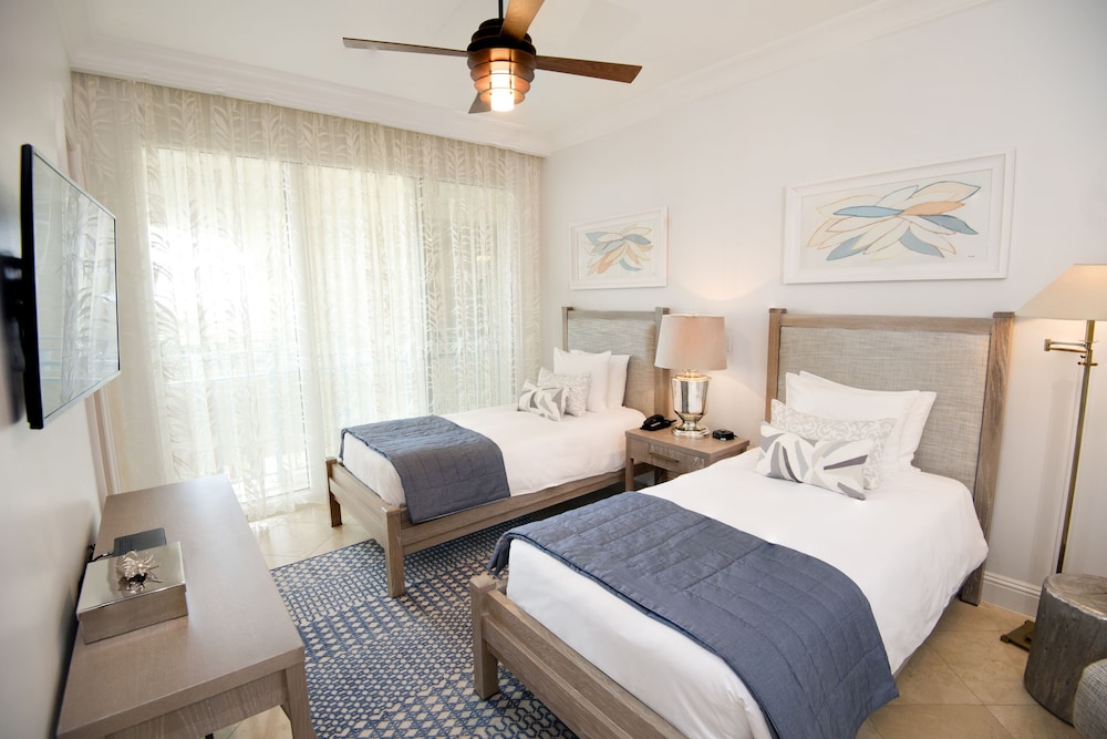 2 BEDROOMS, GRAND, SUITE, OCEAN FRONT, LIVING AREA