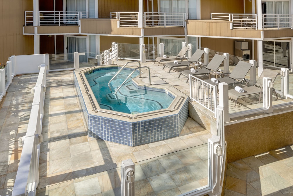The Beachfront Inn & Suites At Dana Point 16/40
