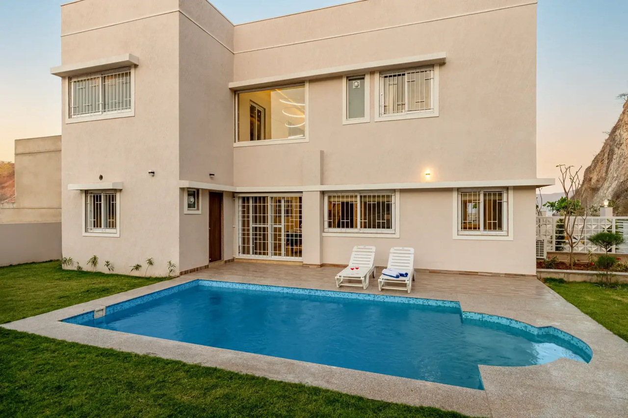 ELIVAAS Luxe 3 BHK with Swimming Pool Shourya Eden 16/21