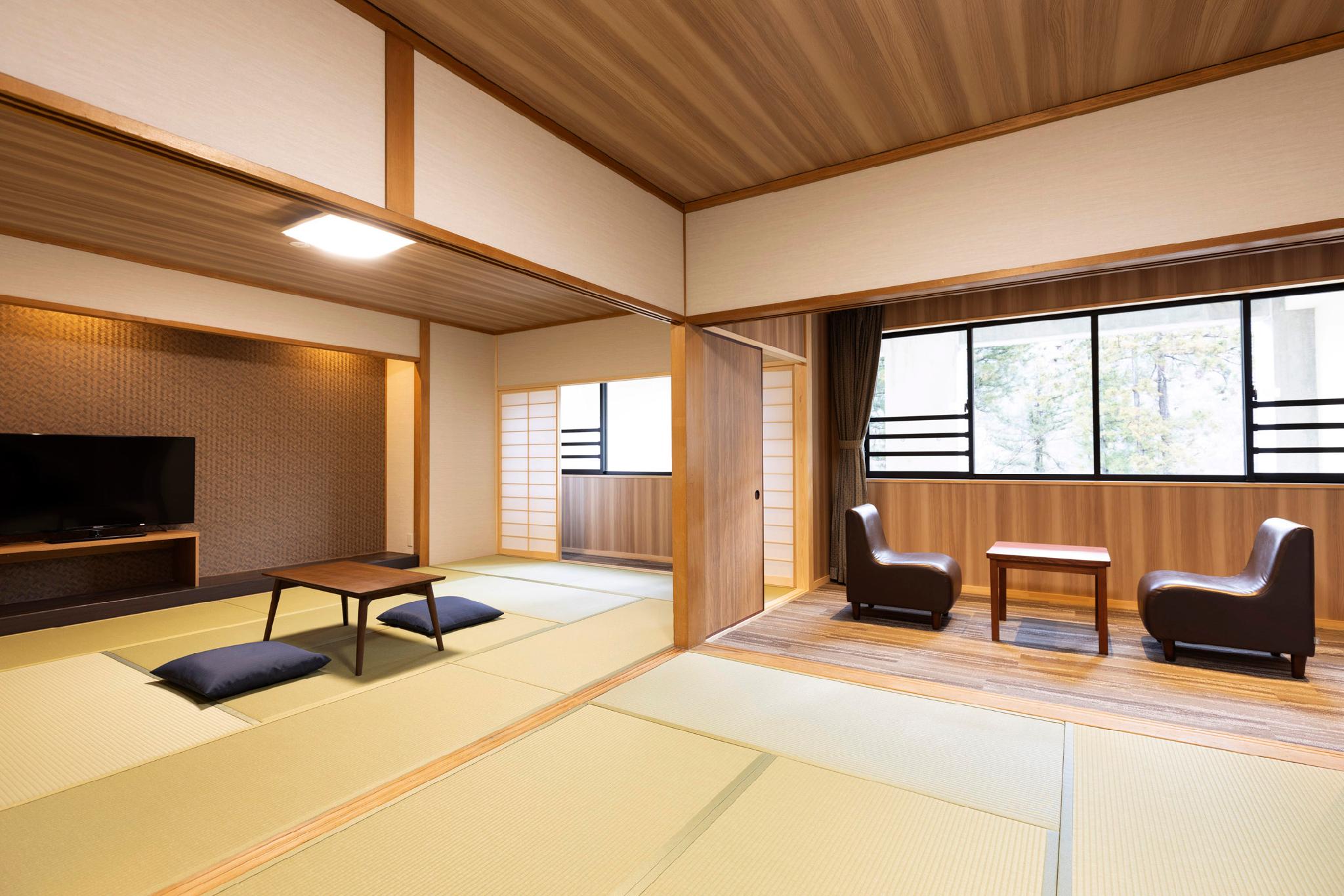 Japanese, Superior, 7 Futon Beds, Indoor Bath
