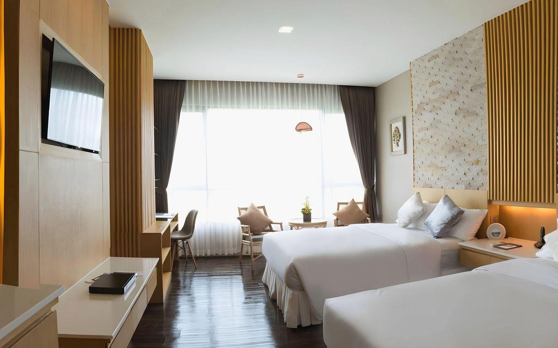 Deluxe, North Hill City Resort 3/3