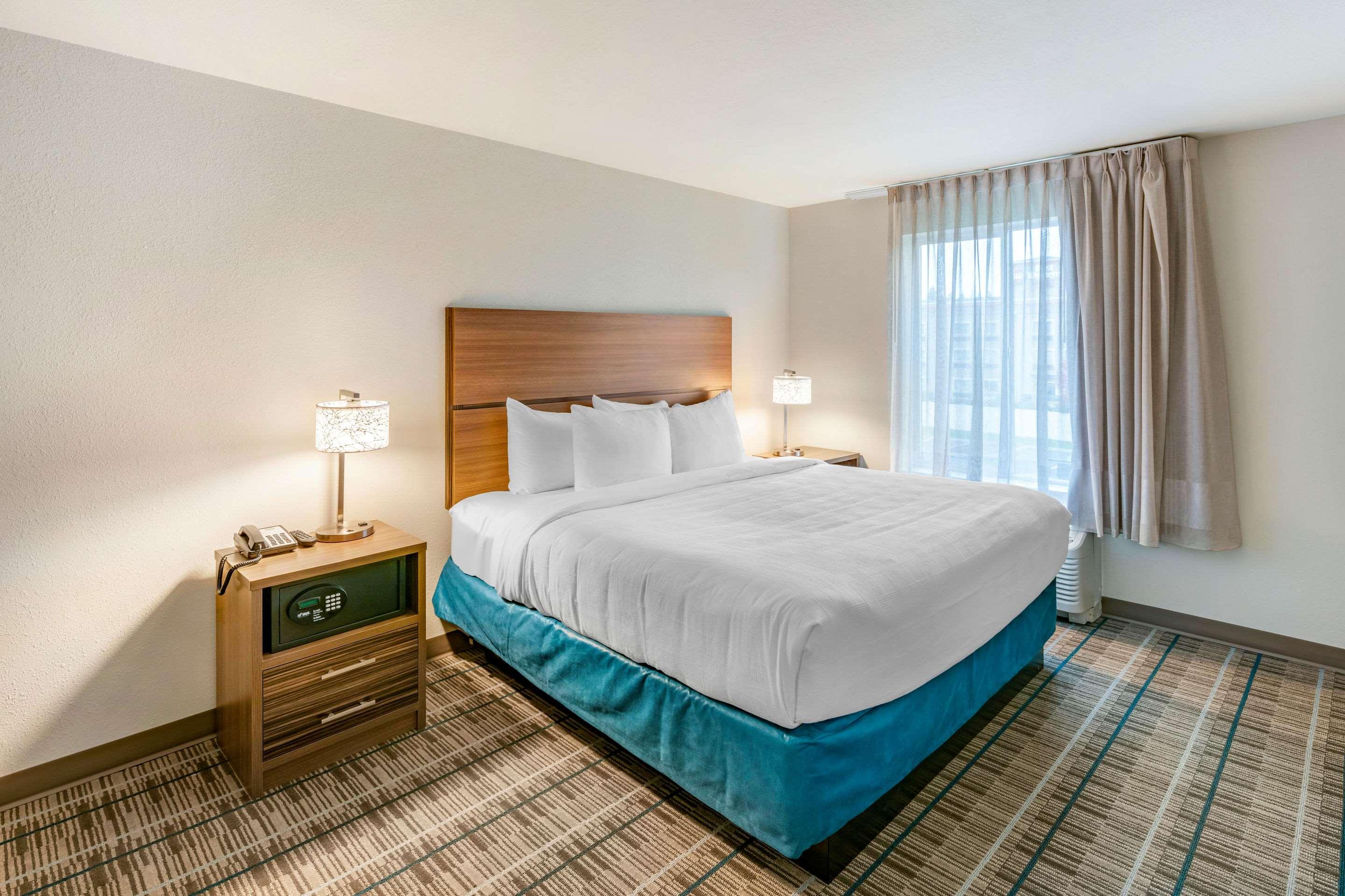 EFFICIENCY, SUITE, KING BED, ACCESSIBLE