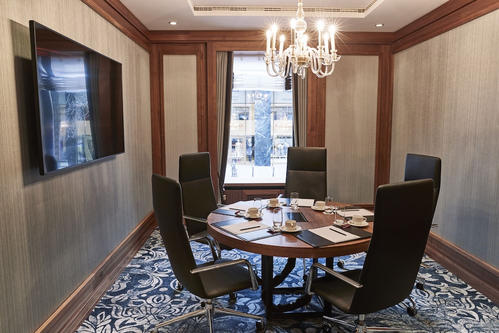 STEIGENBERGER FRANKFURTER HOF 74/81
