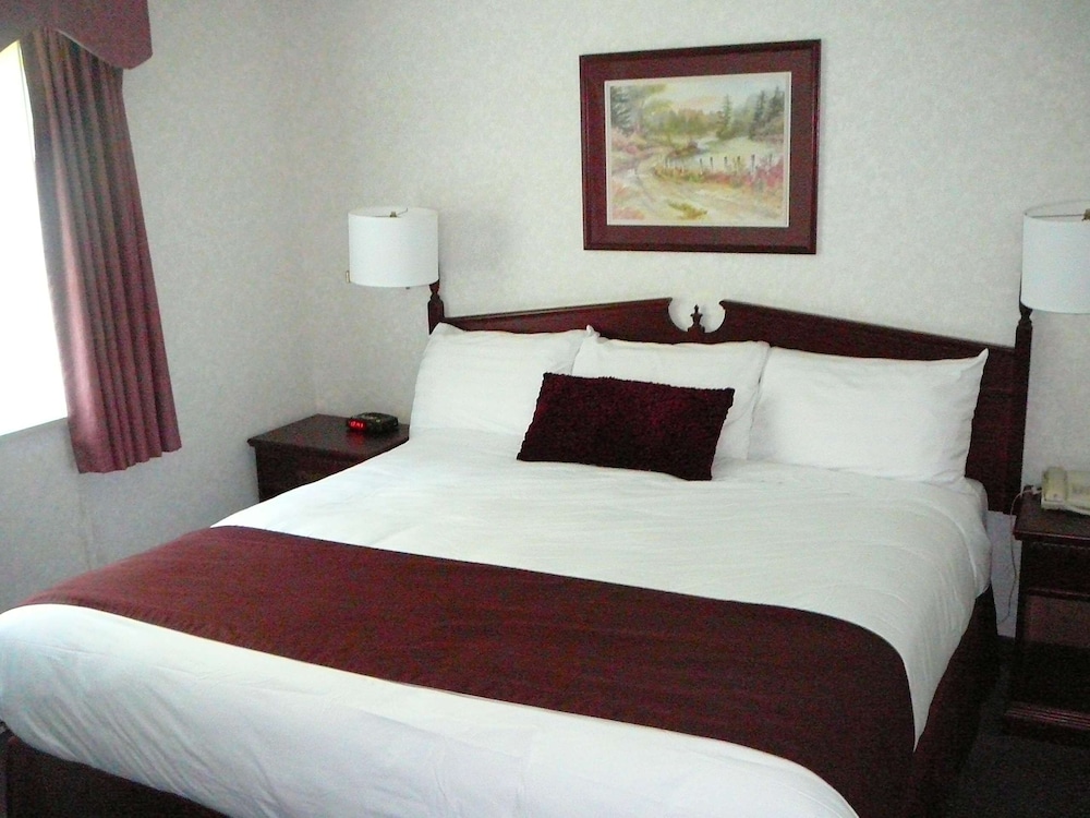 Coast Abbotsford Hotel And Suites 12/50
