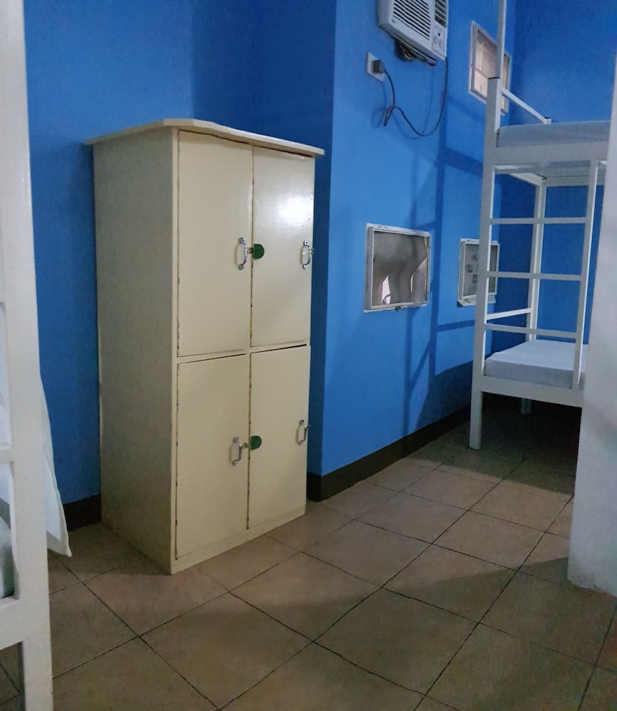 Crossroads Hostel Manila 27/46