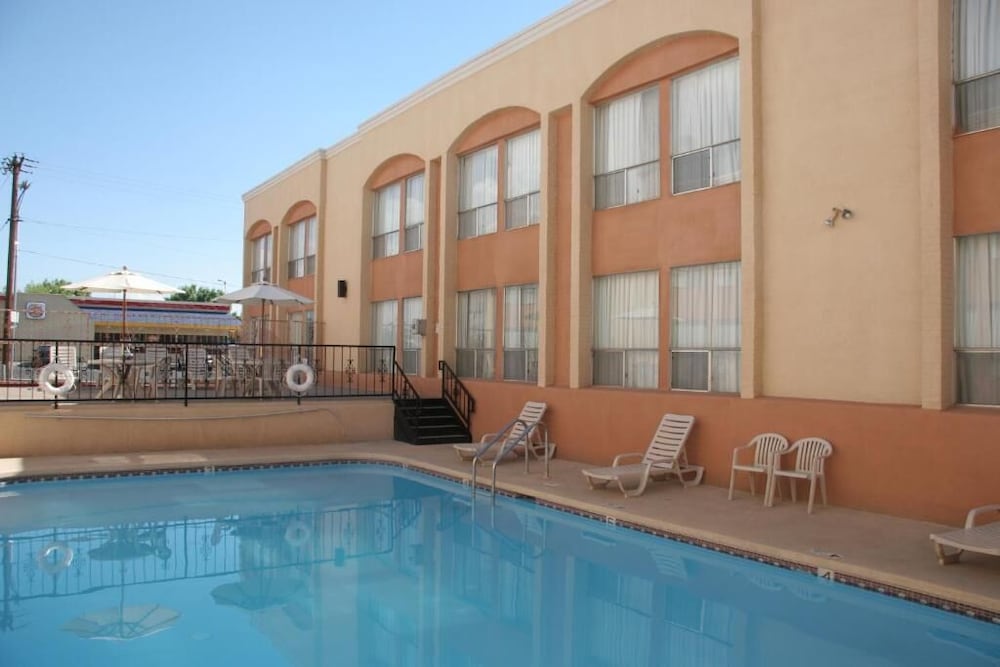 Barcelona Suites image