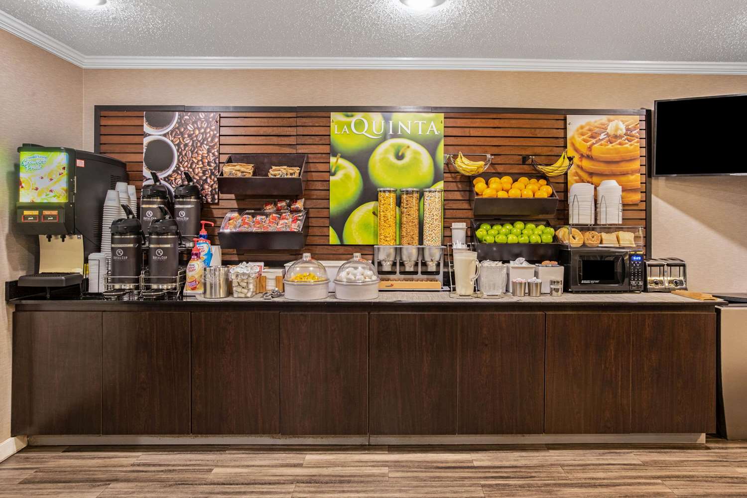 La Quinta Inn & Suites by Wyndham N Little Rock-McCain Mall 9/63