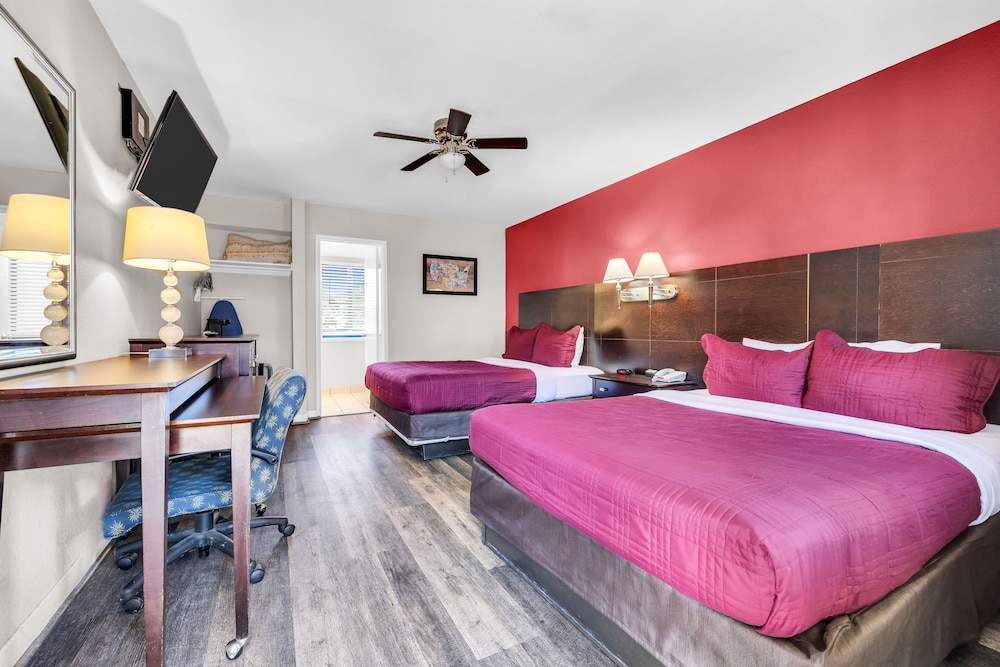 STANDARD, 2 QUEEN BEDS