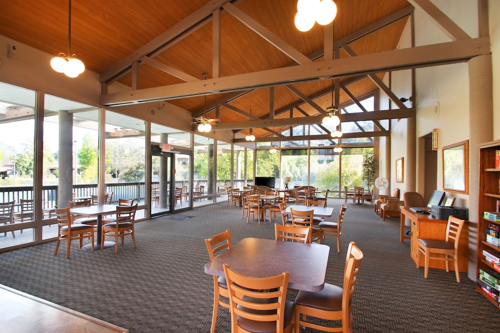 Riviera Oaks Resort & Racquet Club 56/76
